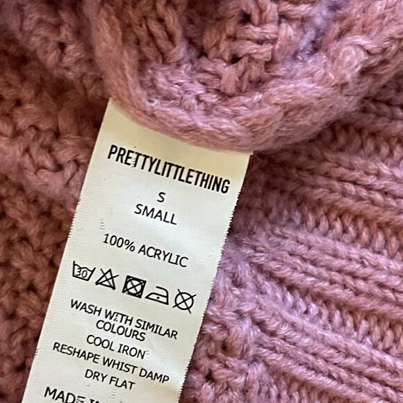 Women's Pretty Little Thing Crop Oversized Cable Knit Cardigan Sweater - Picture 6 of 6